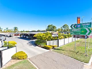 Charters Towers Motel image 1
