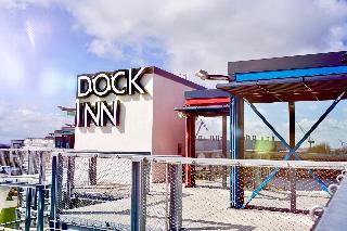 DOCK INN Hostel Warnemunde image 1