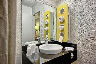 Motel 6 Fresno, CA - Blackstone North