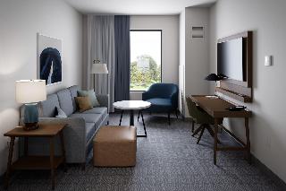 Staybridge Suites Iowa City - Coralville