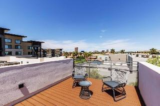 City Luxury Oasis! 3 Level Condo With 360 Roof!