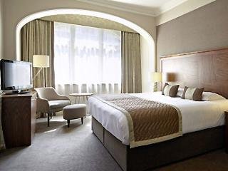 General view
General view
di Mercure Farnham Bush Hotel