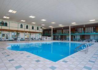 Pool
 di Quality Inn & Suites Highlander Conference Center
