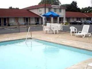 Pool
 di Econo Lodge  Inn & Suites South
