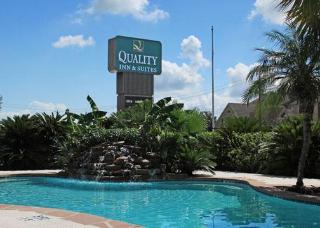 Pool
 di Quality Inn & Suites Yacht Club Basin