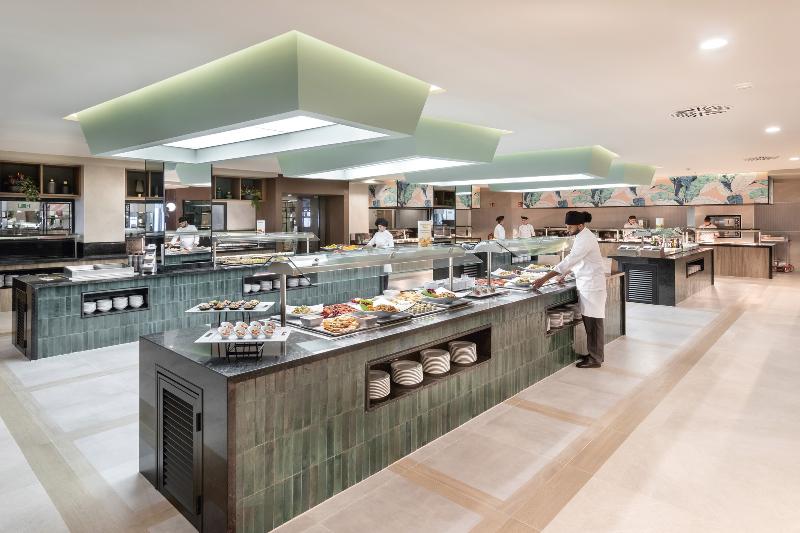 This photo about Hotel Riu Paraiso Lanzarote Resort shared on HyHotel.com