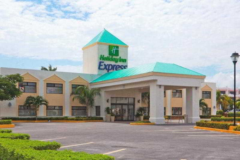 This photo about Holiday Inn Express Cancun shared on HyHotel.com