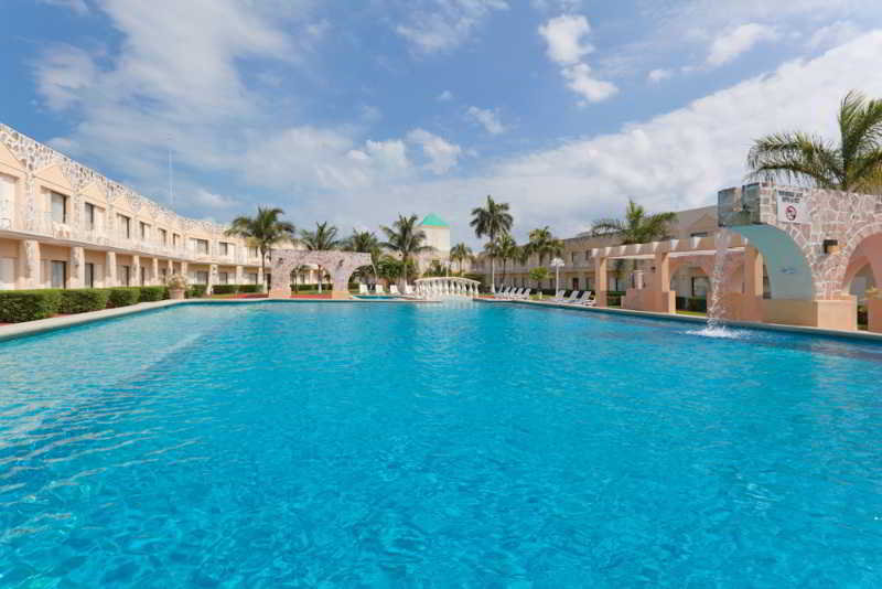 This photo about Holiday Inn Express Cancun shared on HyHotel.com