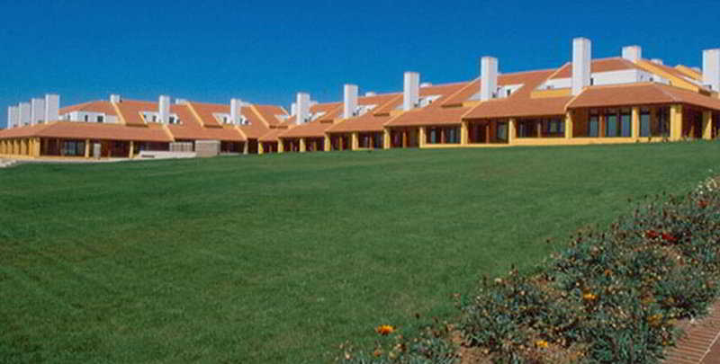 This photo about Aldeamento de Peixinhos shared on HyHotel.com