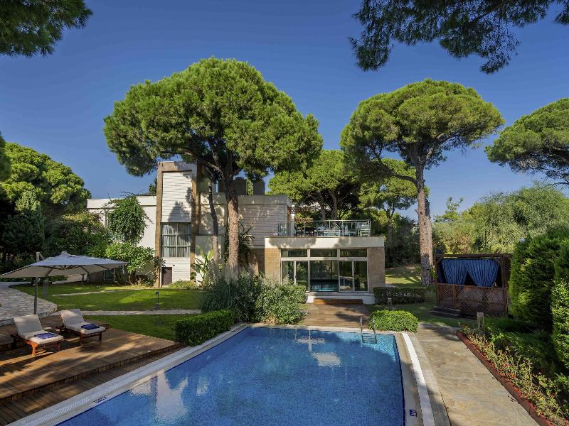 cheap resort hotels  to Spend holiday with family