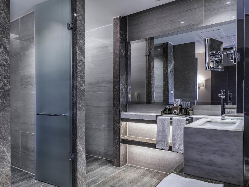 cheap resort hotels  to Spend holiday with family