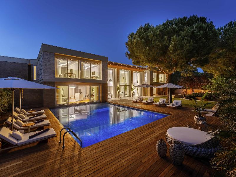 cheap resort hotels  to Spend holiday with family