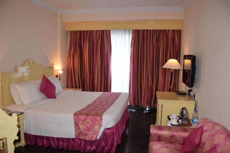 This photo about Golden park shared on HyHotel.com