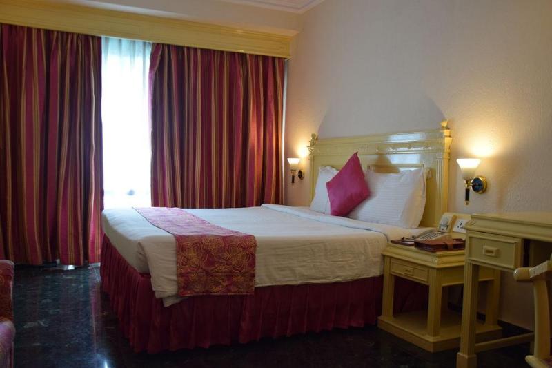 This photo about Golden park shared on HyHotel.com