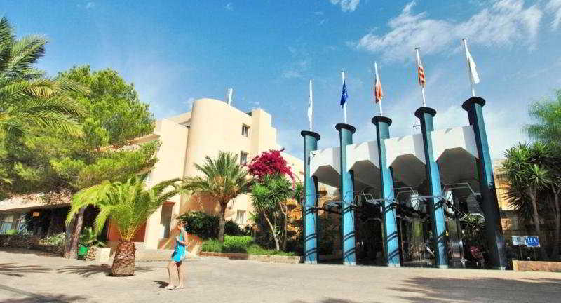 This photo about Sirenis Seaview Country Club shared on HyHotel.com