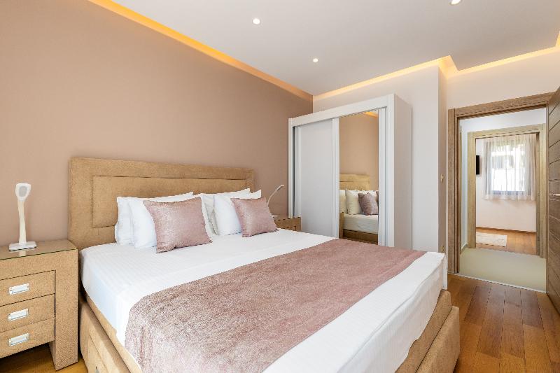 cheap resort hotels  to Spend holiday with family