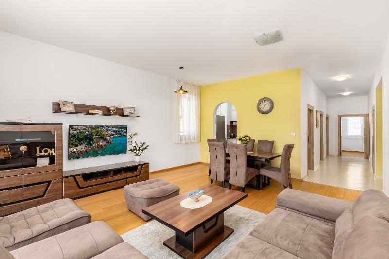 cheap resort hotels  to Spend holiday with family