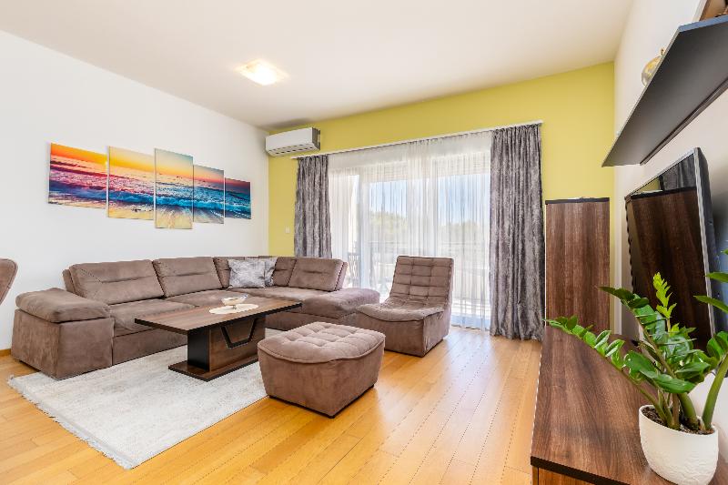 cheap resort hotels  to Spend holiday with family