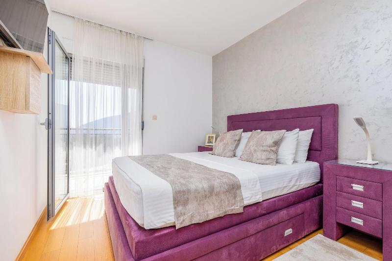 cheap resort hotels  to Spend holiday with family