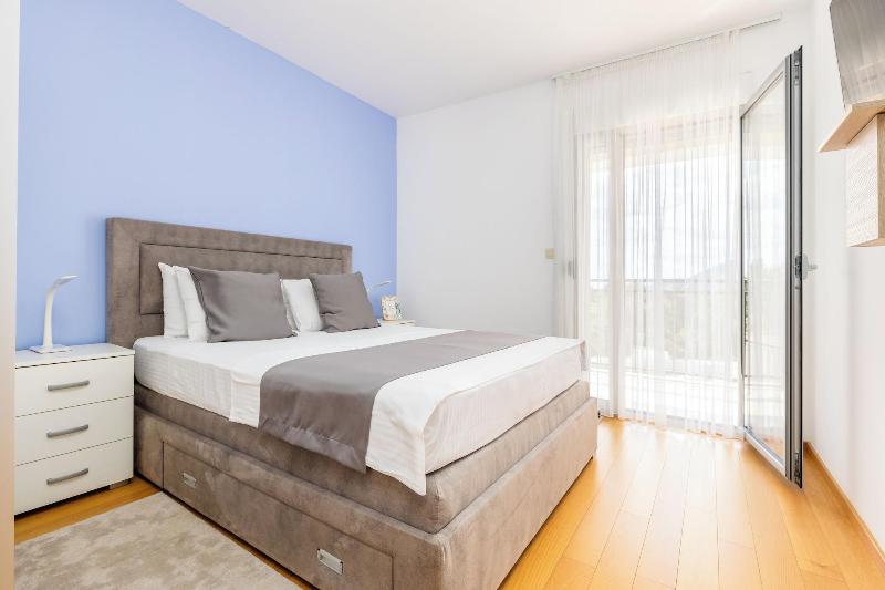 cheap resort hotels  to Spend holiday with family