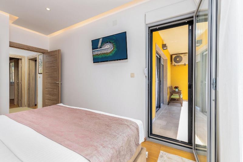 cheap resort hotels  to Spend holiday with family