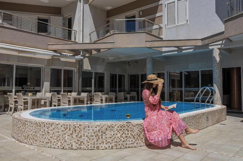 cheap resort hotels  to Spend holiday with family