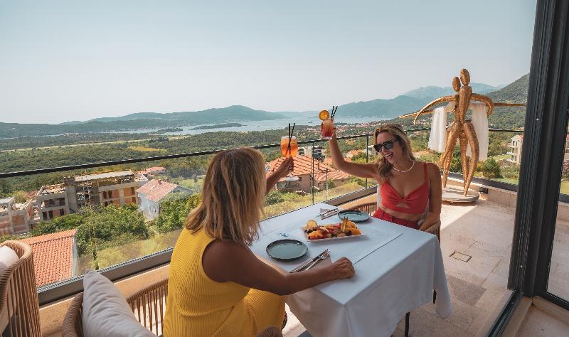 cheap resort hotels  to Spend holiday with family