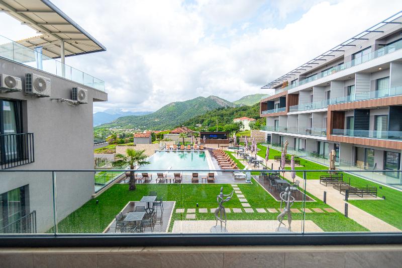 cheap resort hotels  to Spend holiday with family