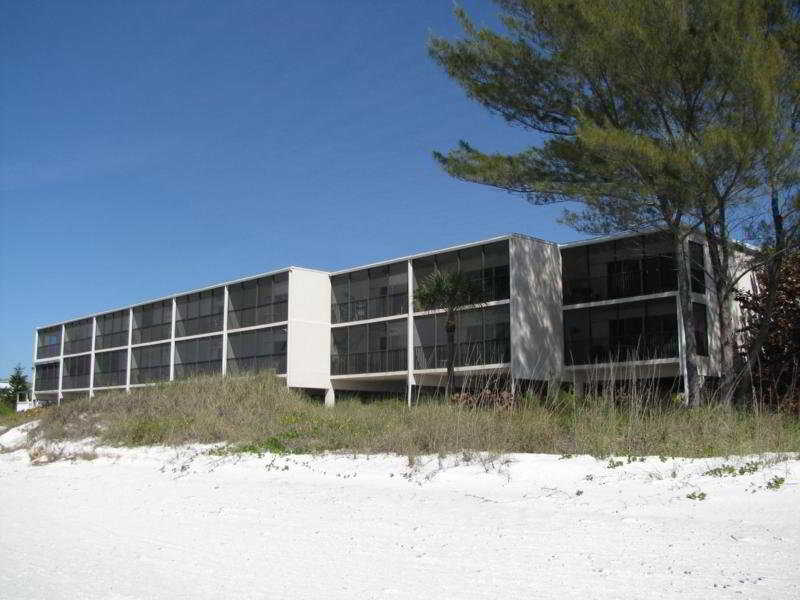 This photo about Anna Marie Island Apartments shared on HyHotel.com
