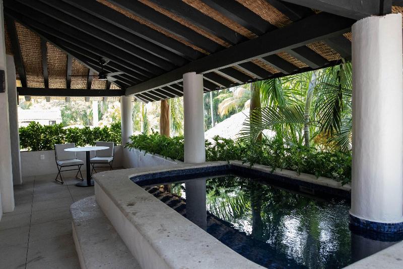 This photo about Thompson Zihuatanejo shared on HyHotel.com