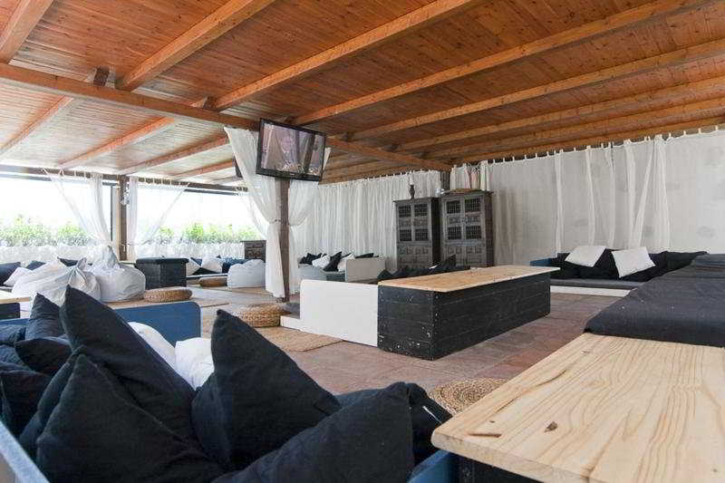 This photo about Apartamentos Delfin shared on HyHotel.com