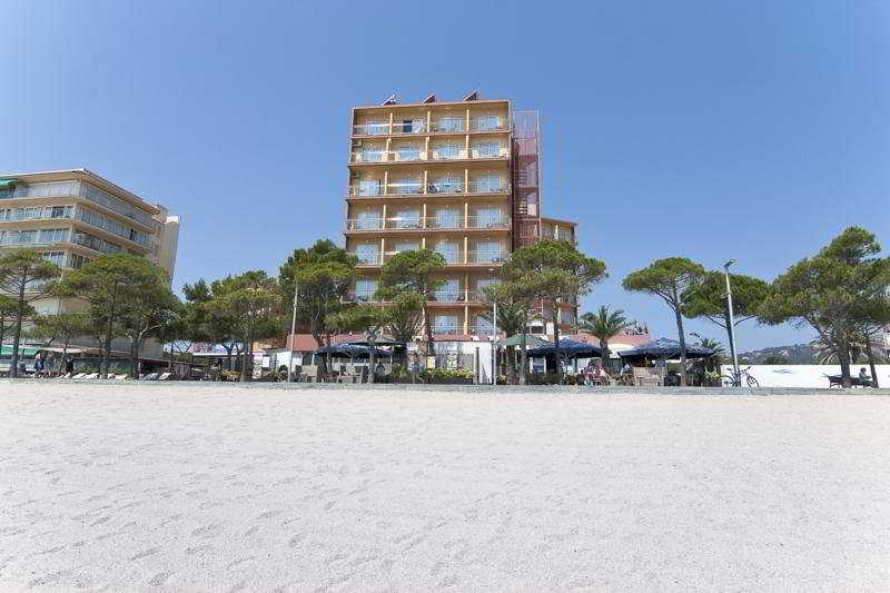 This photo about Apartamentos Delfin shared on HyHotel.com