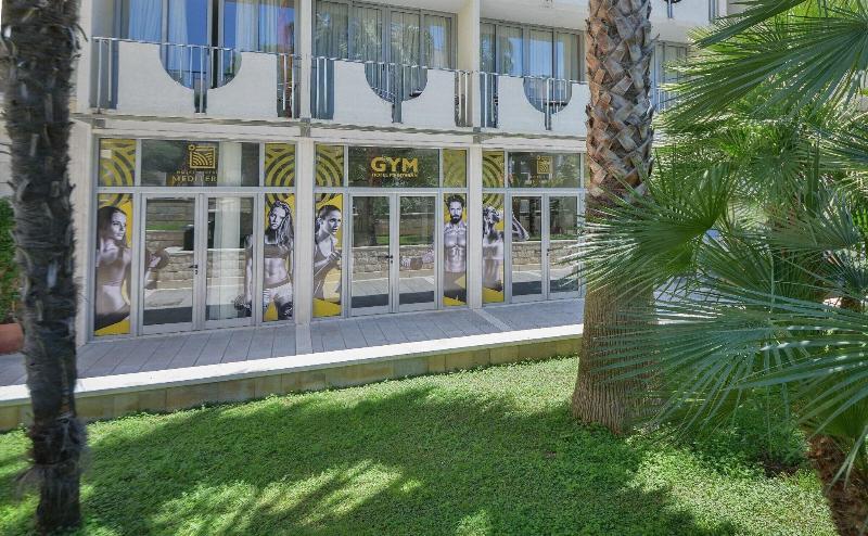 cheap resort hotels  to Spend holiday with family