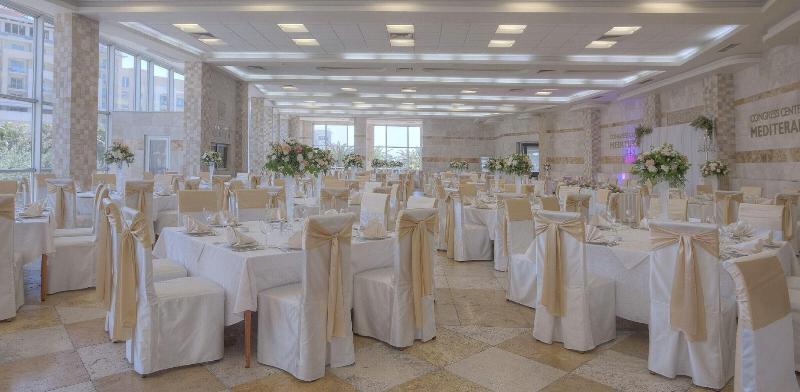 cheap resort hotels  to Spend holiday with family