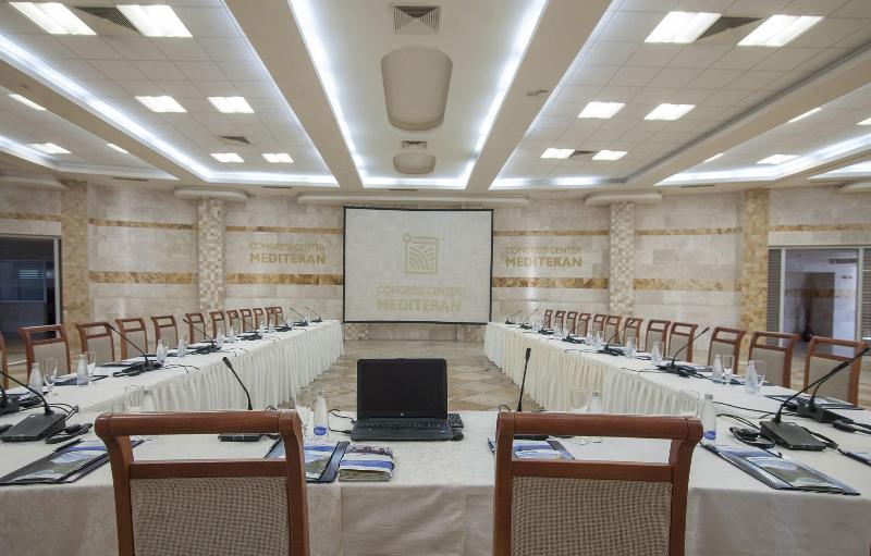 cheap resort hotels  to Spend holiday with family