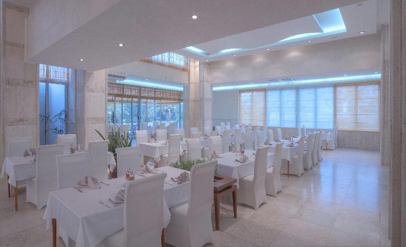 cheap resort hotels  to Spend holiday with family