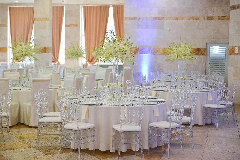 cheap resort hotels  to Spend holiday with family