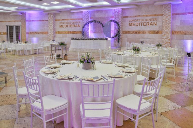 cheap resort hotels  to Spend holiday with family