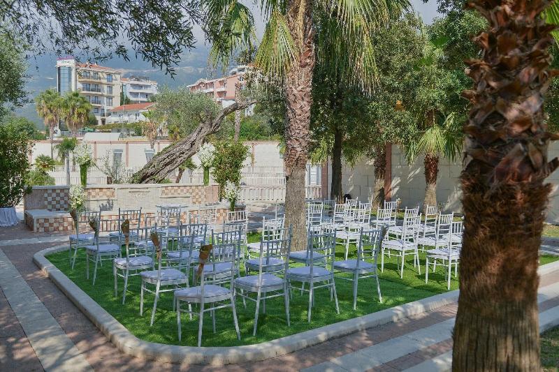 cheap resort hotels  to Spend holiday with family