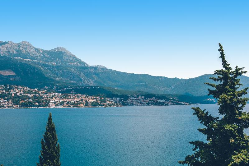 cheap resort hotels  to Spend holiday with family