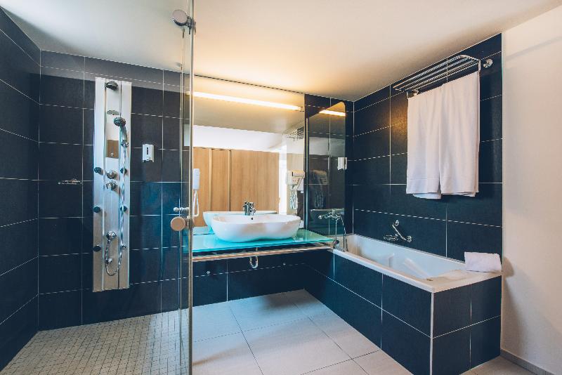 cheap resort hotels  to Spend holiday with family