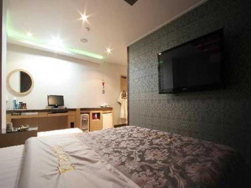 This photo about Incheon Airport Yeong Jong Bridge Hotel shared on HyHotel.com