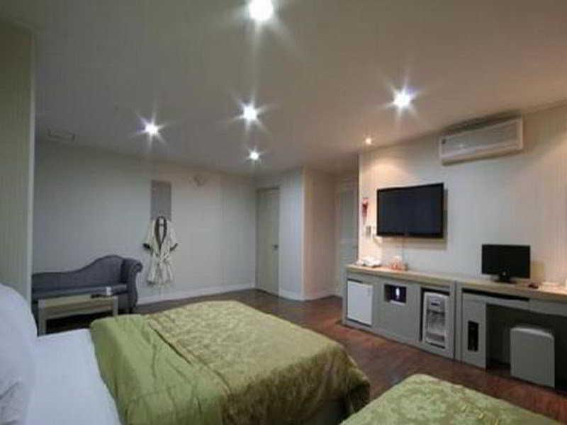 This photo about Incheon Airport Yeong Jong Bridge Hotel shared on HyHotel.com