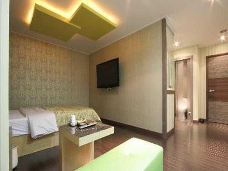 This photo about Incheon Airport Yeong Jong Bridge Hotel shared on HyHotel.com