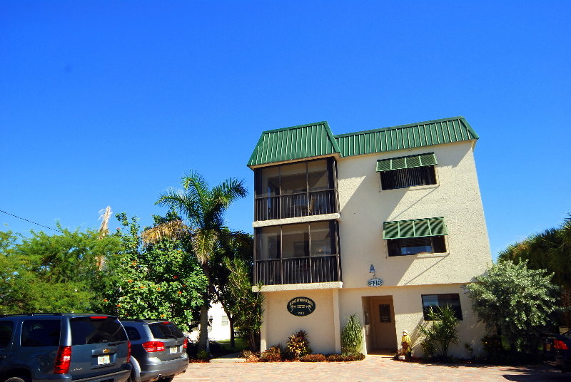 This photo about Universal Vacations Edgewater Inn shared on HyHotel.com