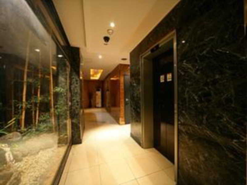 This photo about Queen 21 Hotel Sinchon shared on HyHotel.com