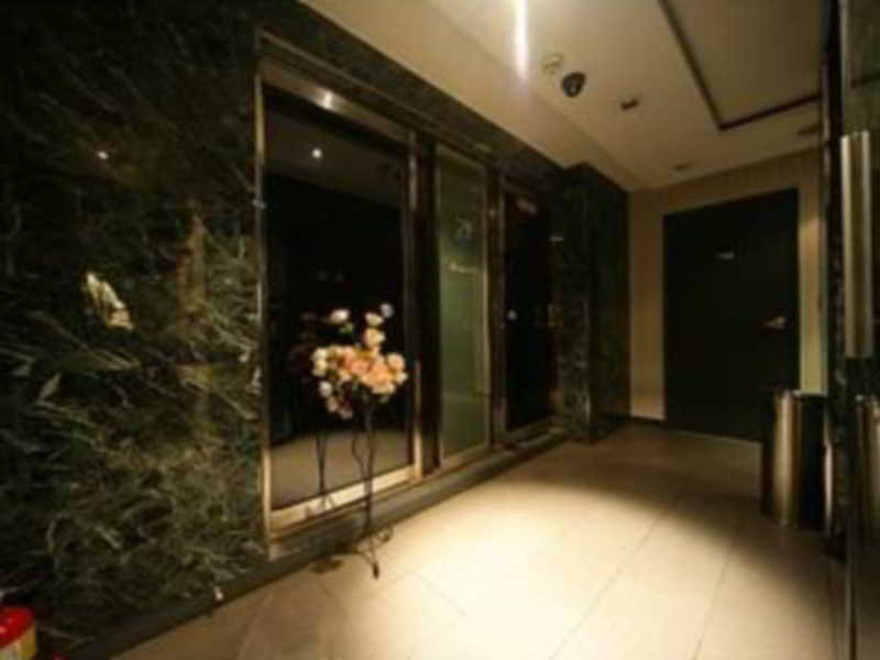 This photo about Queen 21 Hotel Sinchon shared on HyHotel.com