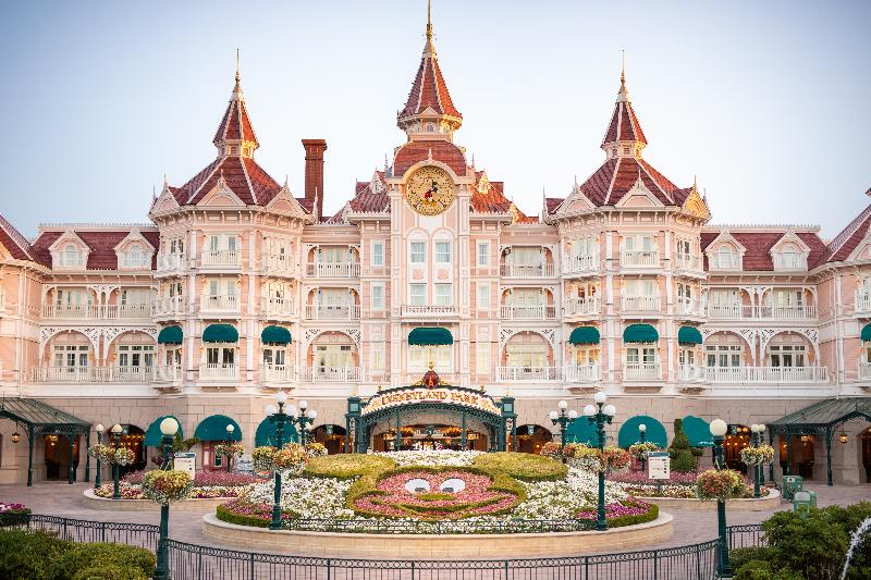 This photo about Disneyland Hotel + Ticket shared on HyHotel.com