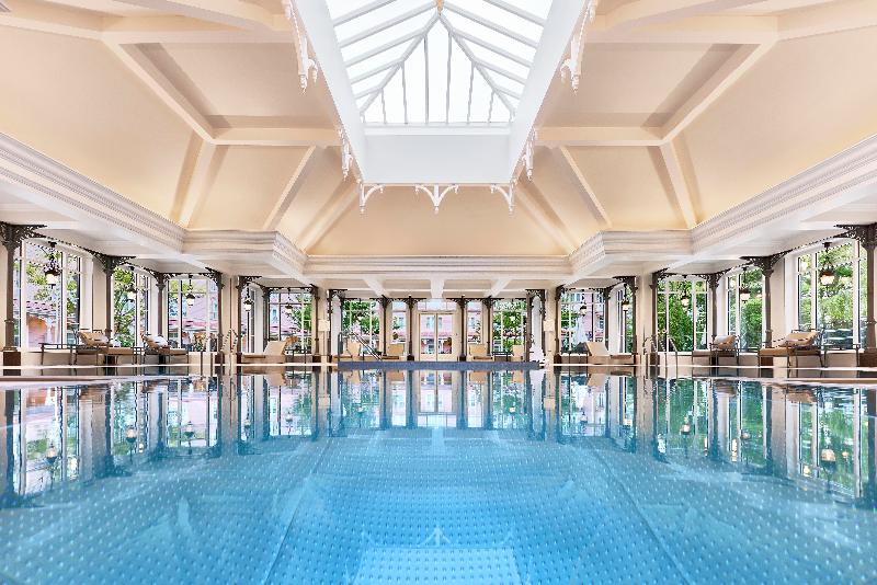 This photo about Disneyland Hotel + Ticket shared on HyHotel.com