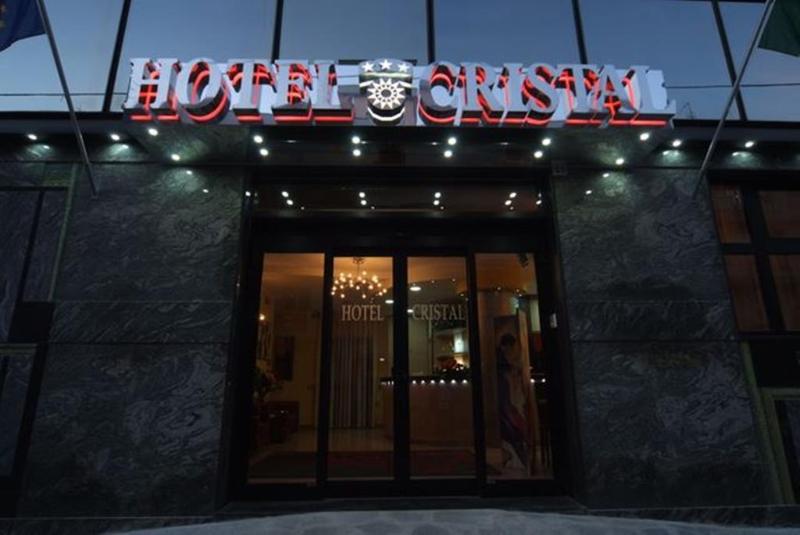 Hotel Cristal - ホテル